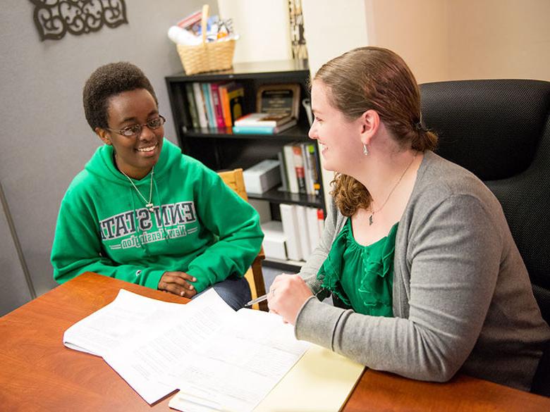 A student meeting with an academic advisor